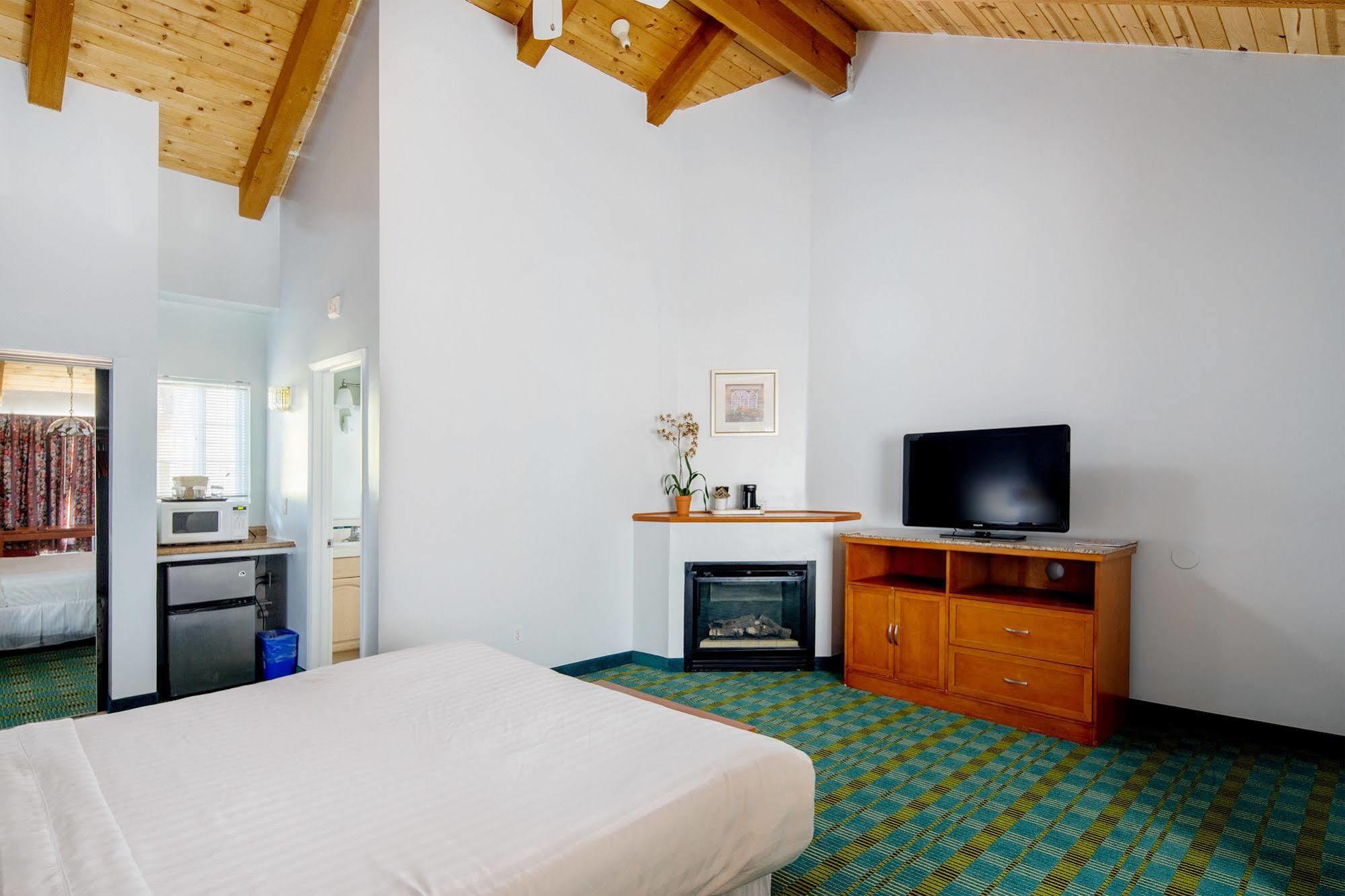 Butterfly Grove Inn Πασίφικ Γκρόουβ Εξωτερικό φωτογραφία